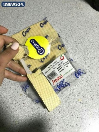 "Avrora" şirkətinə məxsus vaflinin içindən rezin əlcək çıxdı – FOTO 