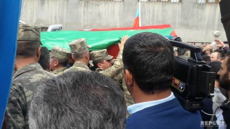Təmas xəttində öldürülən əsgər torpağa tapşırılıb - FOTO - YENİLƏNİB