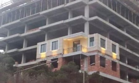Bakıda tikinti gedən binada yaşayış var (FOTOLAR) 