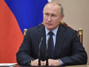 Putin Xəzərin statusuna dair Konvensiyanı imzaladı