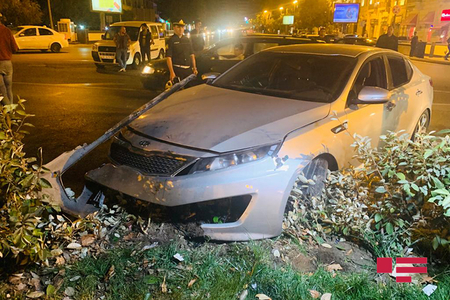 Bakıda sürücü icarəyə götürdüyü avtomobillə qəza törədib - FOTO