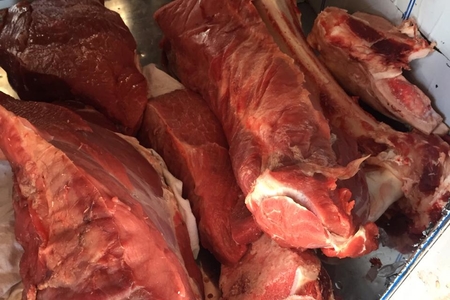 Şəmkirdə mənşəyi məlum olmayan ətin satışının qarşısı alınıb - FOTOLAR