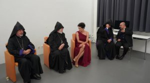 Paşinyanın xanımını geyiminə görə təhqir etdilər