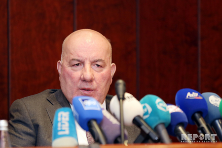 Elman Rüstəmov istefa verməsi barədə məlumatlara münasibət bildirib