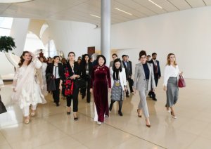 Mehriban Əliyeva Bakı sammitində iştirak edən dövlət və hökumət başçılarının xanımları ilə görüşüb