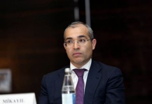 Baş nazir Əli Əsədov Mikayıl Cabbarovu kollektivə təqdim etdi