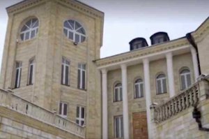 Həbsə yola salınan hökumət başçısı Həmidovun dəbdəbəli malikanəsi