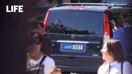 Putin Yerevan küçələrində öz “Aurusu”u ilə gəzdi