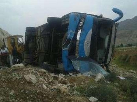 İranda neft şirkətinin avtobusu aşdı: ölən və yaralanan var