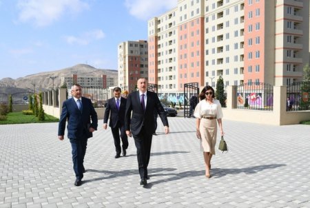 Prezident İlham Əliyev məcburi köçkünlər üçün salınmış “Qobu Park-2” yaşayış kompleksinin açılışında iştirak edib