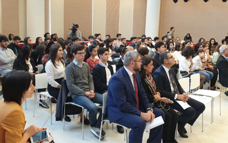 “Nar” İT sahəsində fərqlənən tələbələrə dəstək oldu