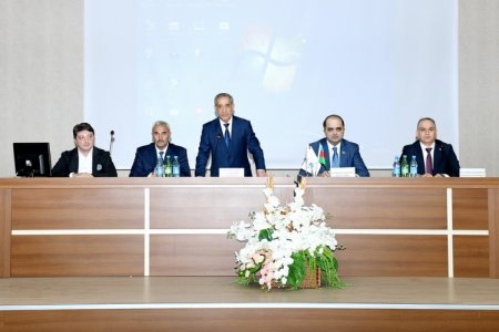 Tanınmış kardioloqlar naxçıvanlı həmkarları ilə təcrübə mübadiləsi aparıblar