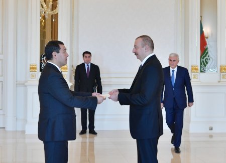 İlham Əliyev Qazaxıstanın yeni səfirini qəbul etdi - Foto
