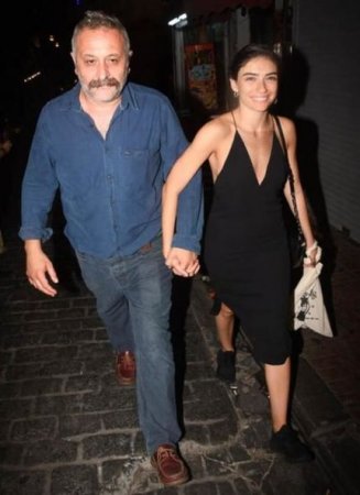 Məşhur aktrisa özündən 19 yaş böyük sevgilisi ilə evlənir - FOTO