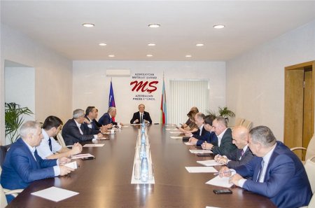 Prezidenti İlham Əliyevin müşavirədə media ilə bağlı səsləndirdiyi fikirlər Mətbuat Şurasında müzakirə olunub
