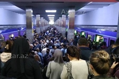 Metroda inanılmaz sıxlıq yaşanır: qatarlar niyə gecikir?