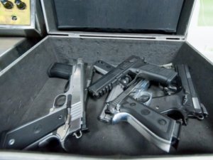 Azərbaycan vətəndaşı Moskvada silah alverində ittiham olunur Azərbaycan vətəndaşı Moskvada silah alverində ittiham olunur