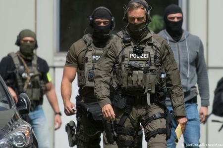 Almaniyada tutulan azərbaycanlı mühacirlərlə bağlı yeni faktlar: Məhkəmə qərarı açıqlandı Almaniyada tutulan azərbaycanlı mühacirlərlə bağlı yeni faktlar: Məhkəmə qərarı açıqlandı