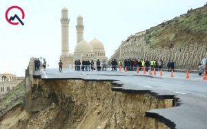 Sürüşmə Bibiheybət yolunu dağıtdı, 500 millimetrlik su kəməri sıradan çıxdı 