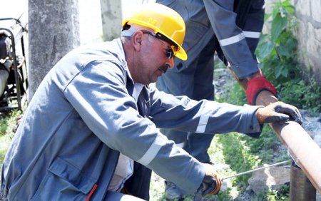 “Azəriqaz” internat məktəbini məhkəməyə verdi