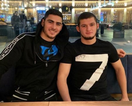 Футболист сборной Азербайджана пошутил о Нурмагомедове - ФОТО