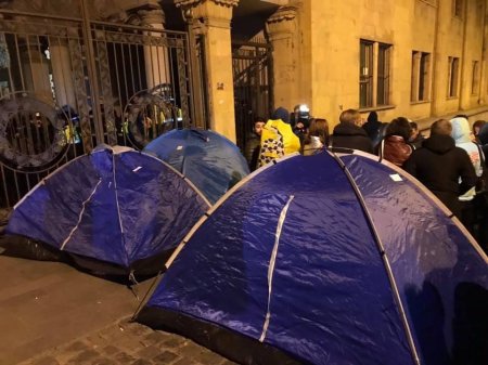 На акции протеста в Тбилиси присутствовали 5,5 тысяч человек - ОБНОВЛЕНО - ФОТО