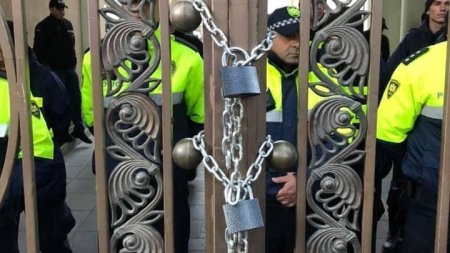 На акции протеста в Тбилиси присутствовали 5,5 тысяч человек - ОБНОВЛЕНО - ФОТО