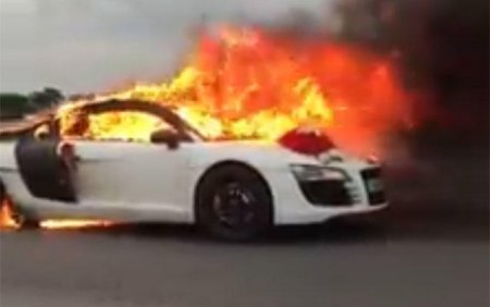 Bakıda gəlin maşını yandı