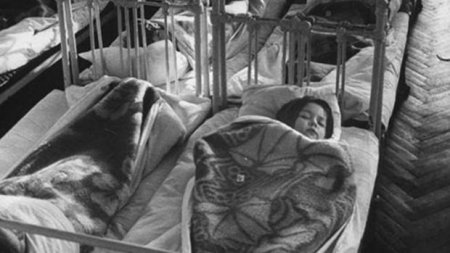 Gəncədə Körpələr evində uşaqlar bir-birinə bağlanılıb?