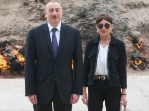 İlham Əliyev və xanımı Şamaxıda Şahxəndan türbəsi ətrafında aparılan işlərlə tanış olublar İlham Əliyev və xanımı Şamaxıda Şahxəndan türbəsi ətrafında aparılan işlərlə tanış olublar