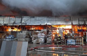 İcra başçısı və “EuroHome” rəhbəri ticarətçilərlə görüşdü - ÖDƏNİLƏCƏK KOMPENSASİYA MÜZAKİRƏ EDİLİR