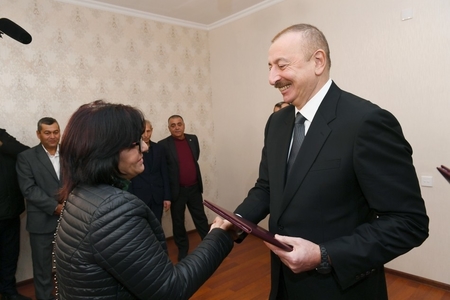 Prezident Qarabağ müharibəsi əlillərinə mənzil və avtomobillər təqdim edib