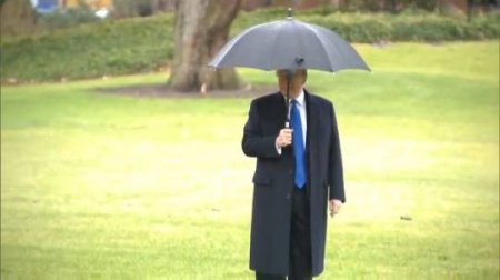 Səfərə çıxan Tramp həyat yoldaşını unutdu