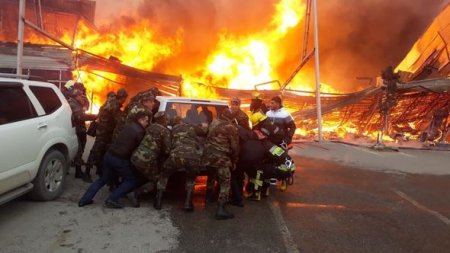“EuroHome”da yanğını söndürmək üçün üç helikopter cəlb olundu - FOTO