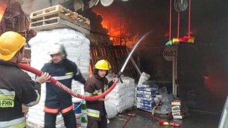 “EuroHome”da yanğını söndürmək üçün üç helikopter cəlb olundu - FOTO