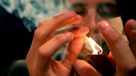 Bakıda DƏHŞƏT - Kişi sevgilisinin üzünə benzin töküb DİRİ-DİRİ YANDIRDI