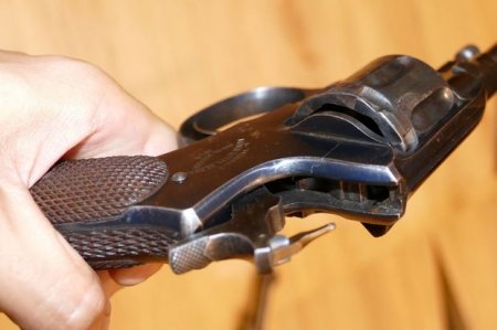 В Баку бывший зэк пытался выстрелить в полицейских