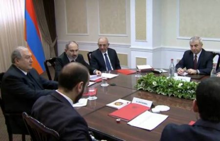 Irəvanda işğalçı ölkə və separatçı rejimin təhlükəsizlik “şuraları”nın birgə iclası başladı…