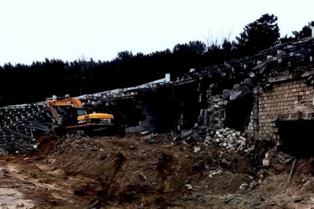Prezidentin pul ayırdığı stadion sökülür - Yerində bunlar inşa olunacaq - Foto