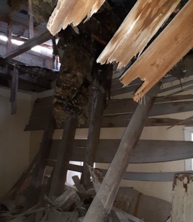 Şirkət Bakıda evi sakinin başına uçurdu, daha sonra aldadıb aradan çıxdı...  - DAHA BİR TİKİNTİ FIRILDAĞI 