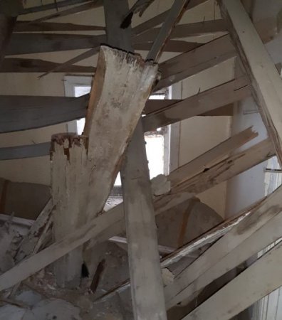 Şirkət Bakıda evi sakinin başına uçurdu, daha sonra aldadıb aradan çıxdı...  - DAHA BİR TİKİNTİ FIRILDAĞI 