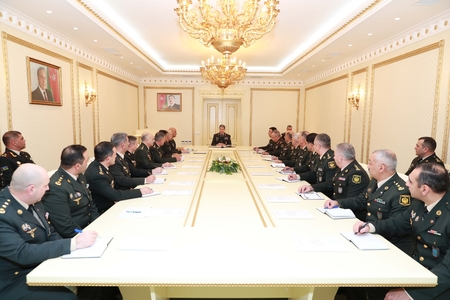 Vilayət Eyvazov Daxili Qoşunlara tapşırıqlar verib