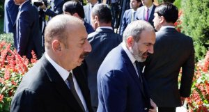 Paşinyan Qarabağ danışıqları zamanı hərdən özünü dəliliyə vurur?