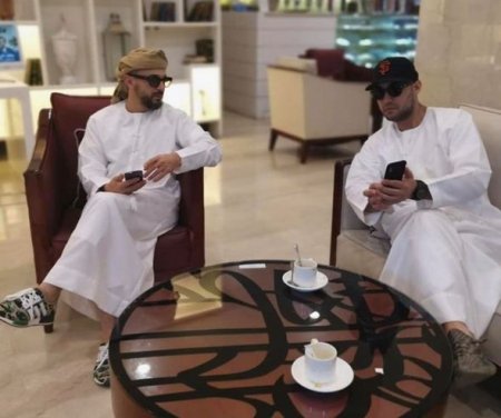 Azərbaycanlı müğənni Yeni ildə Məkkəyə getdi - FOTO