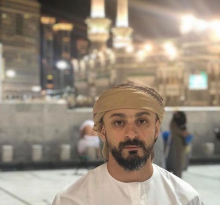 Azərbaycanlı müğənni Yeni ildə Məkkəyə getdi - FOTO