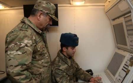 Zakir Həsənov döyüş hazırlığını yoxladı