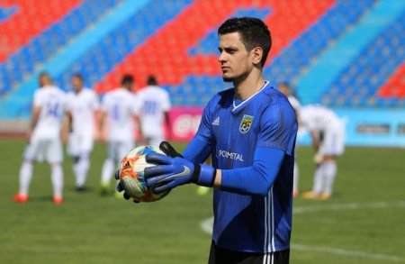 “Tobol” klubu Emil Balayevin rəqibi ilə müqaviləni yenilədi