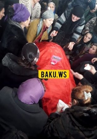 Meyiti yandırılan 10 yaşlı Nərmin dəfn edilir - FOTOLAR