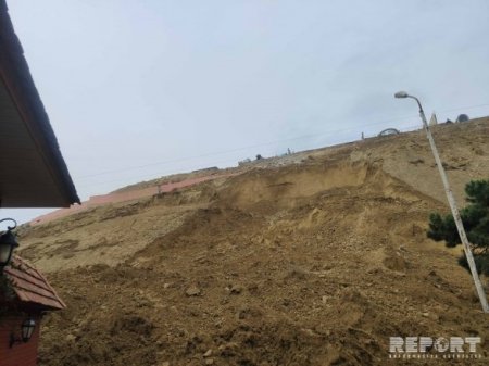 Badamdar şossesində torpaq sürüşməsi davam edir 