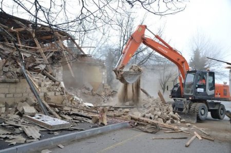 Sovetski”də söküntü işləri dayandırıldı